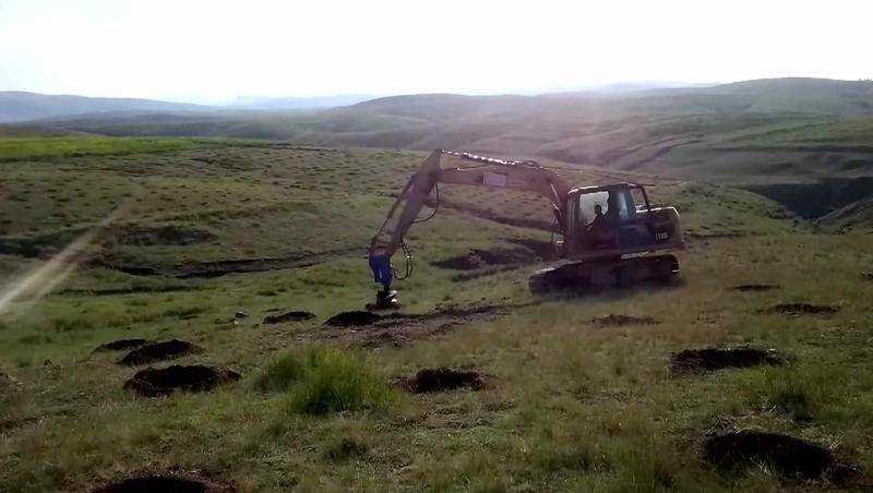 HYDRAULIC EARTH DRILL